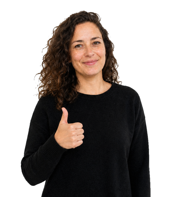 Een ondernemer die blij is met haar webwinkel